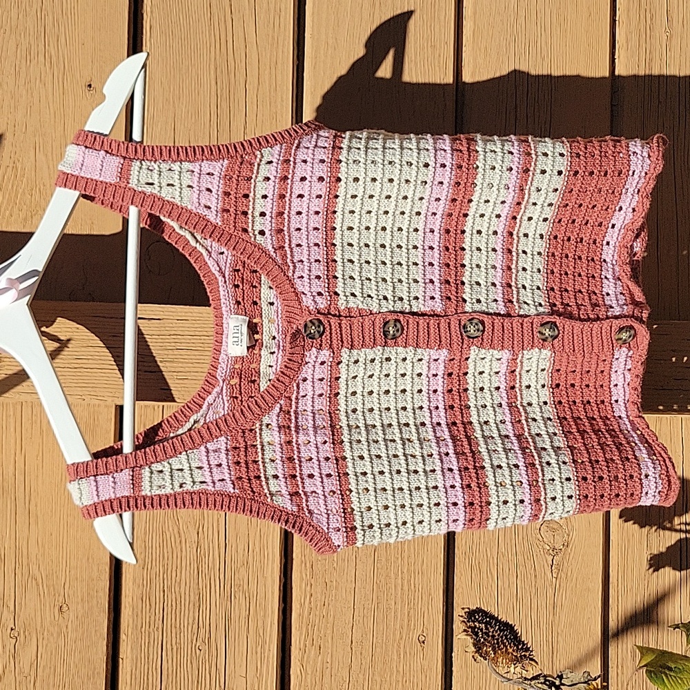 Sweater vest